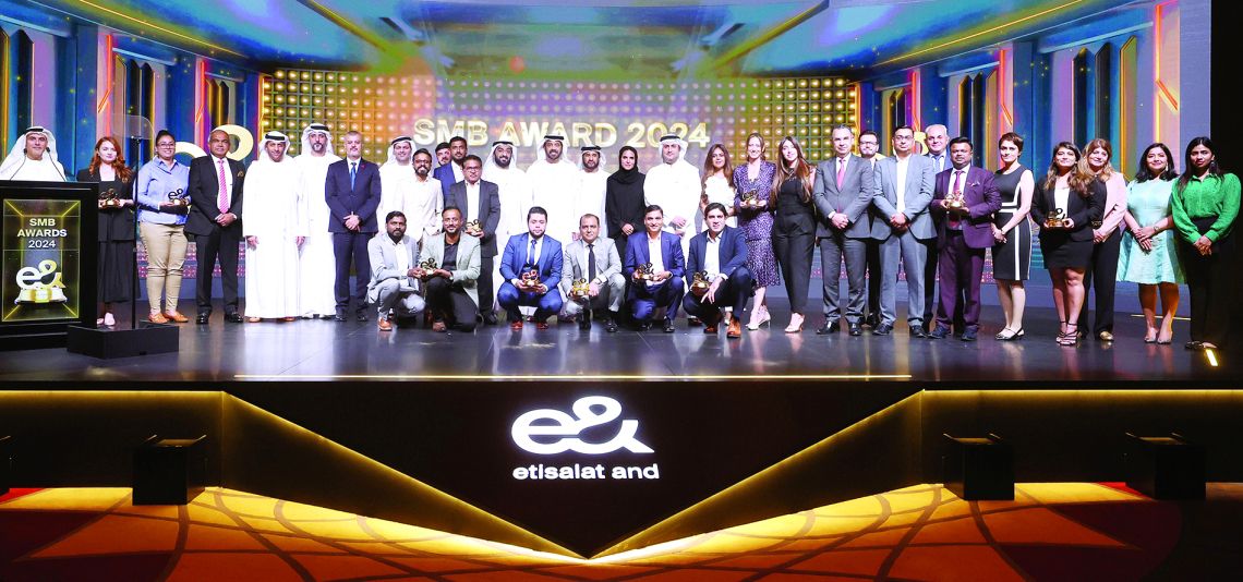 «إي آند الإمارات» تكرّم الفائزين بجوائز الشركات 2024