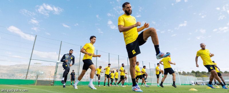 عوار ينطلق مع الاتحاد.. والغامدي يلامس الكرة