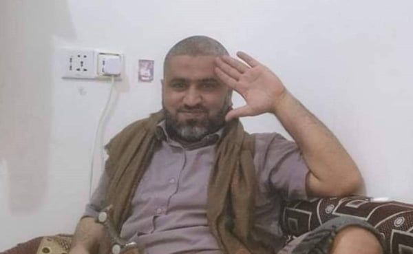 قوات الانتقالي تفرج عن منسق "الرايات البيضاء" لفتح الطرقات بعد أيام من احتجازه