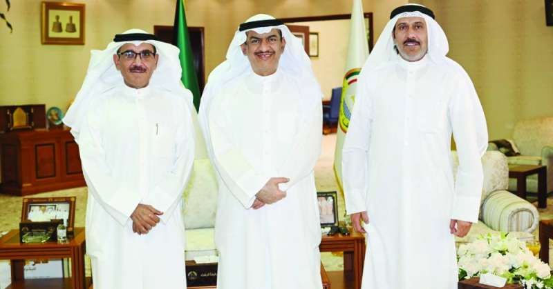 محافظ الجهراء متوسطاً بوحمد والهران