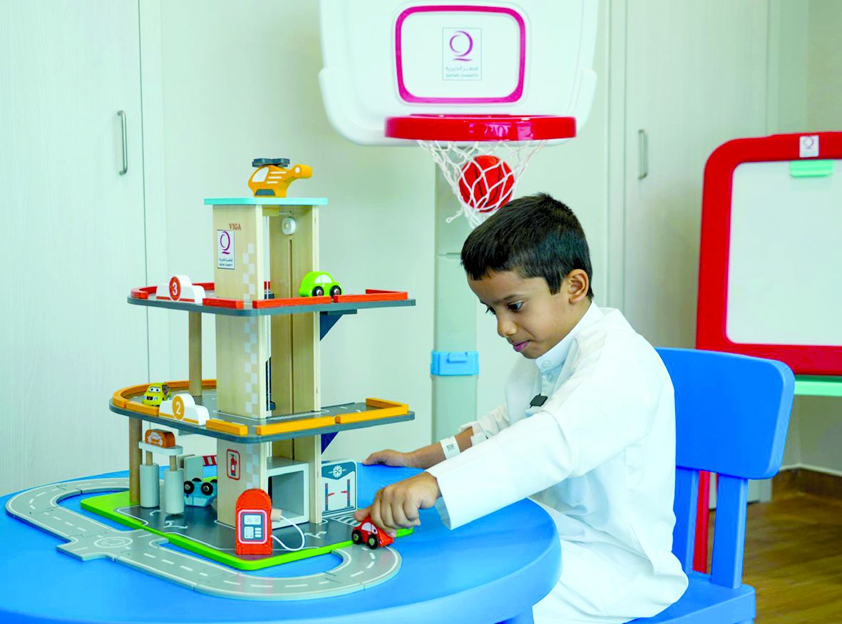 قطر الخيرية توفر ألعاباً تعليمية لأطفال «حمد الطبية»