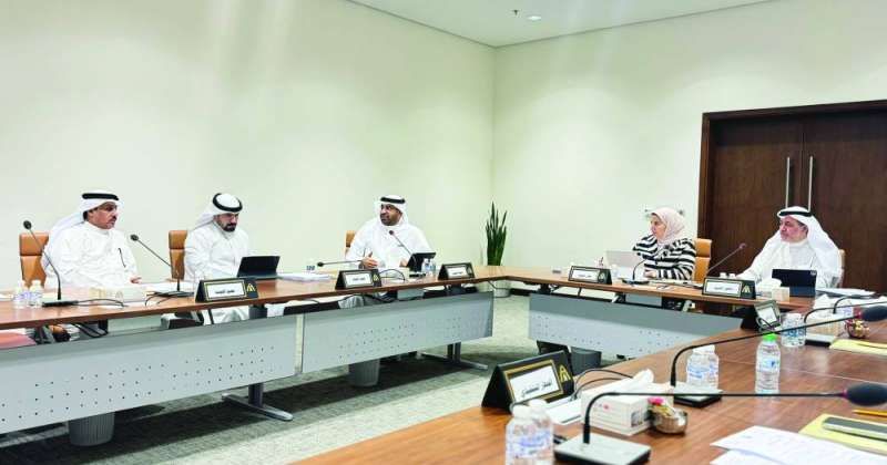 حسن كمال مترئساً اجتماع اللجنة