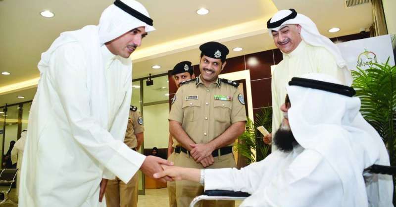 محافظ الأحمدي يتفقّد مراكز الخدمة