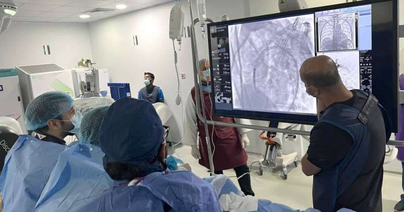 إنجاز غير مسبوق في الشرق الأوسط لمستشفى «مبارك الكبير» بجراحة الأوعية الدموية والقسطرة