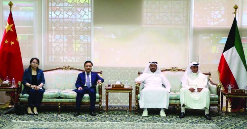 المضف وبوشهري خلال الاجتماع مع ما تشاو