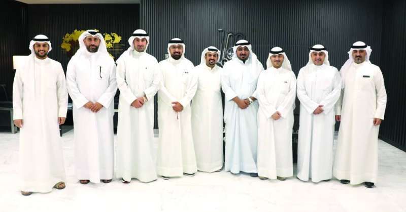 أعضاء مجلس الإدارة في صورة جماعية