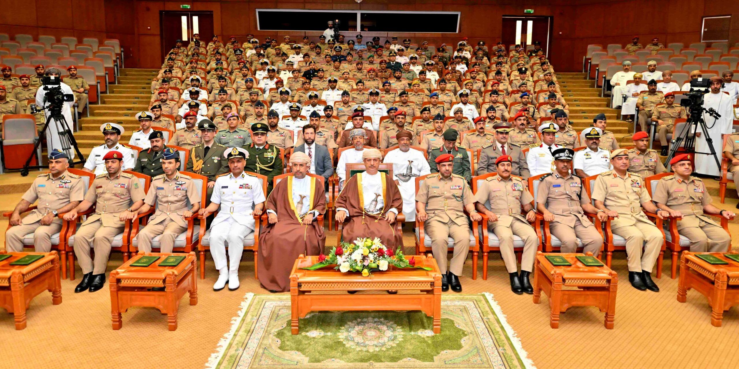 كليةُ القيادة والأركان المشتركة تحتفل بتخريج الدورة الـ 37