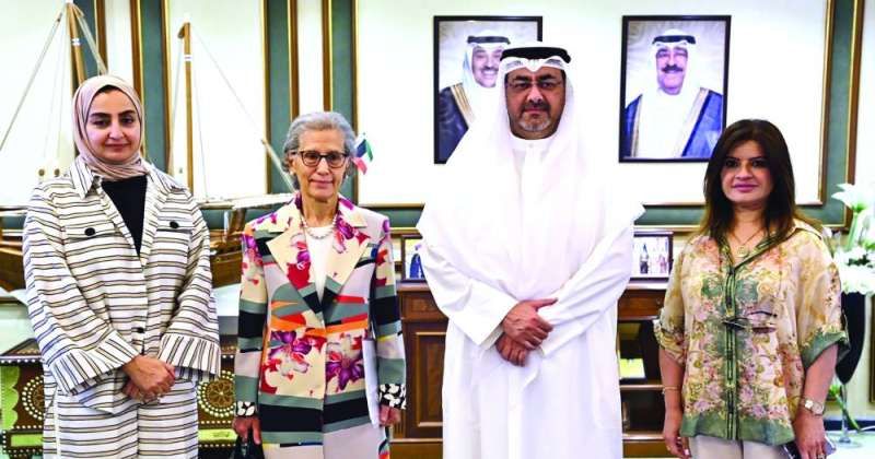 المحافظ مع عضوات اللجنة التنسيقية لمنطقة قرطبة