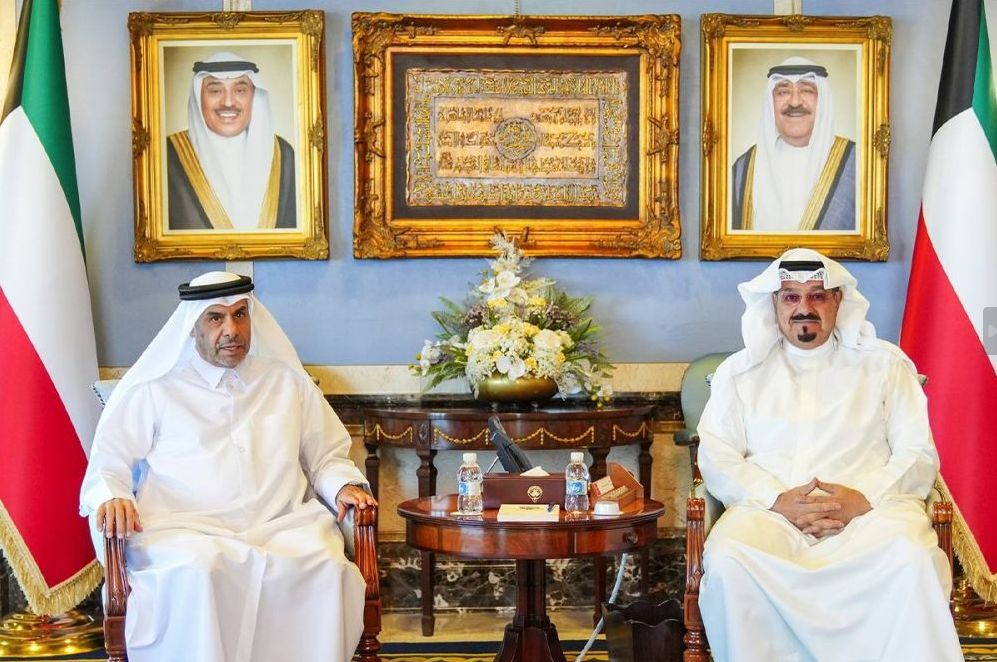رئيس مجلس الوزراء الكويتي يستقبل سفير دولة قطر