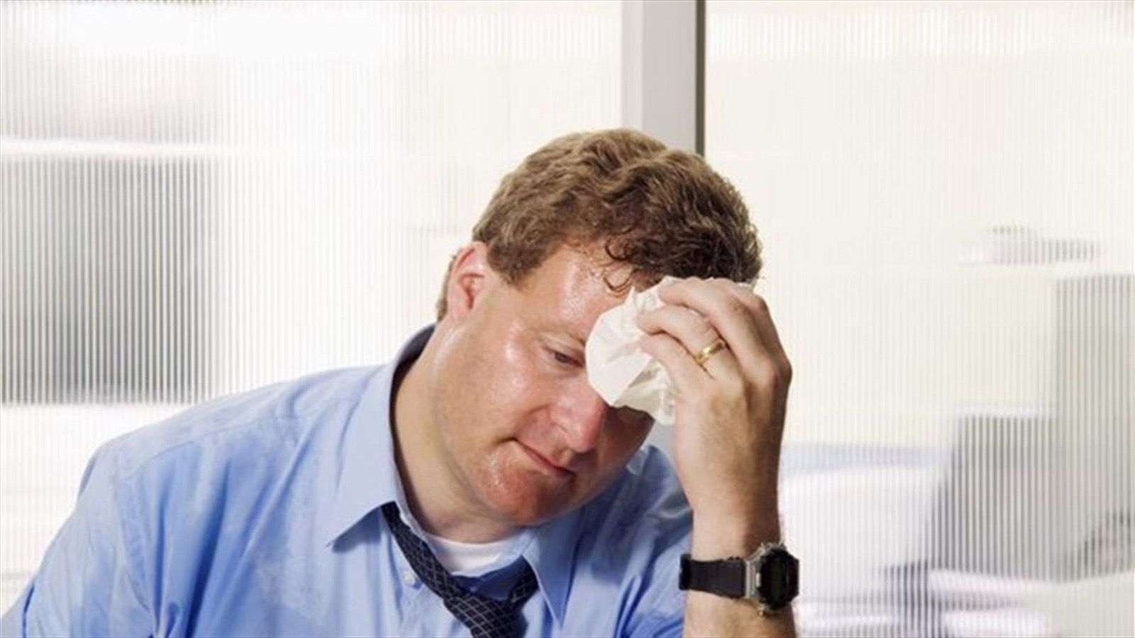 هل تعاني من فرط التعرق مع اشتداد قيظ الصيف؟.. إليك نصائح الخبراء