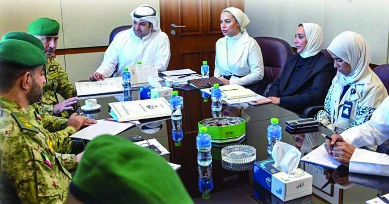 فريقا الديوان والحرس خلال الاجتماع