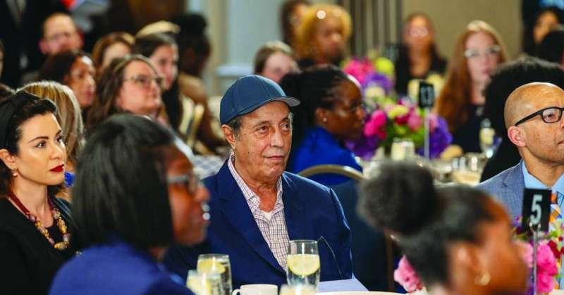 الإبراهيم: «سفراء السلام» نقلوا تحية للكويتيين المُعنّفين أثناء الغزو العراقي