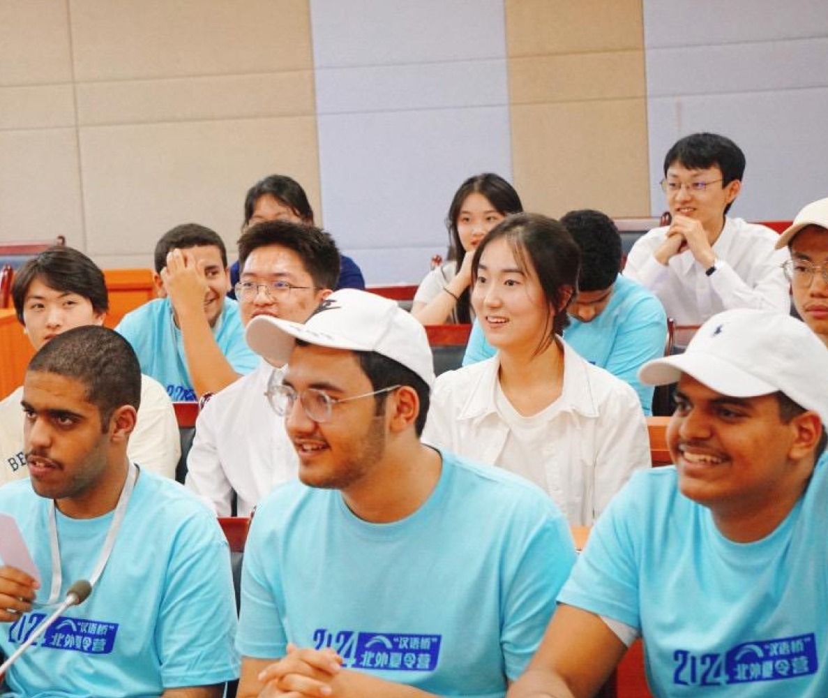 طلاب قطريون يشاركون في معسكر صيفي لاكتساب مهارات اللغة الصينية