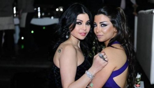 إثارة طاغية واغراء غير متناهي .. رولا يموت تبيح لحمها على السرير دون أن ترتدي أي شيء وبوضيعات هي الأكثر سخونة !