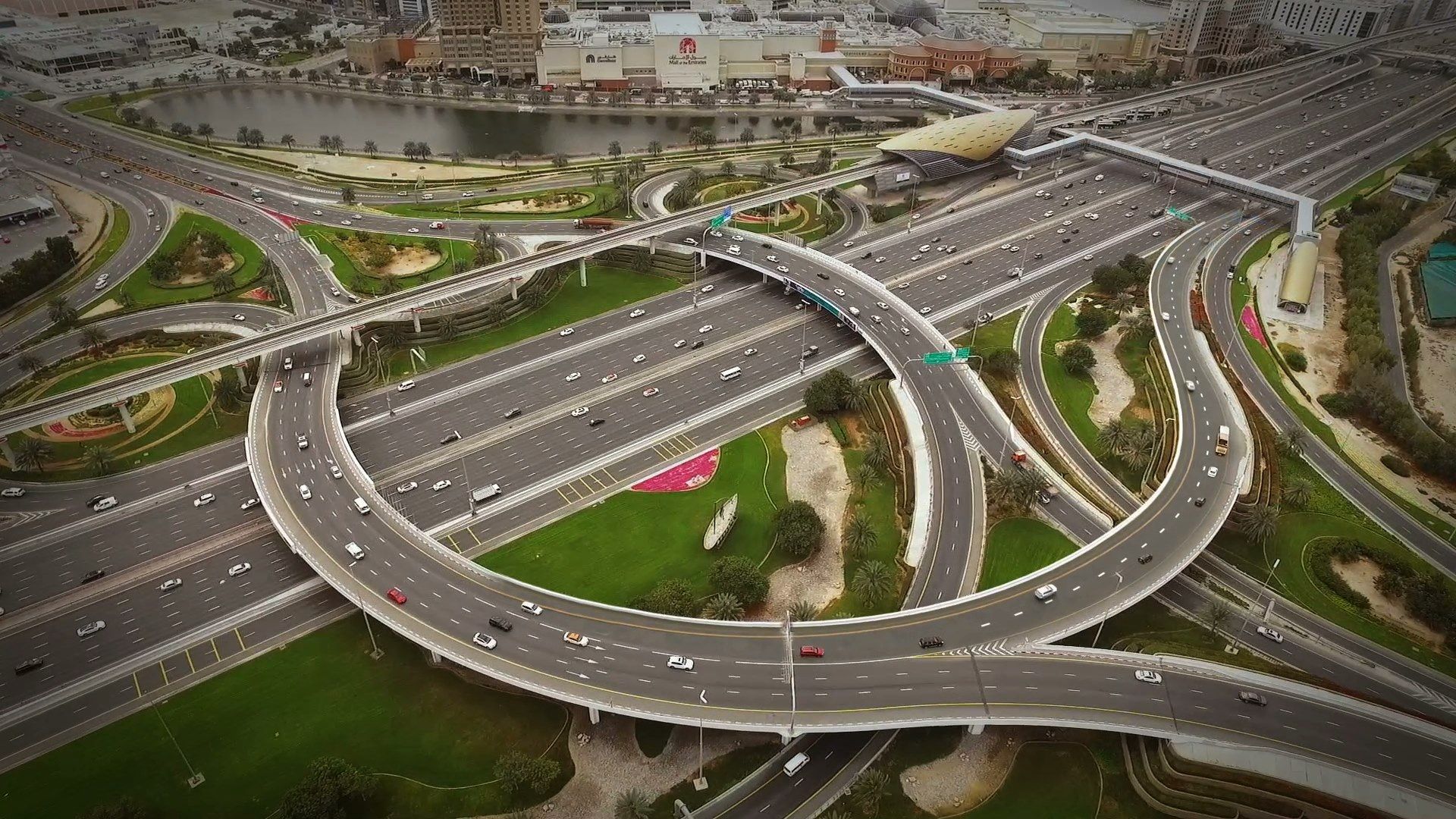 "طرق دبي" ترسي عقد مشروع توسعة المداخل المؤدية لمول الإمارات بتكلفة 165 مليون درهم
