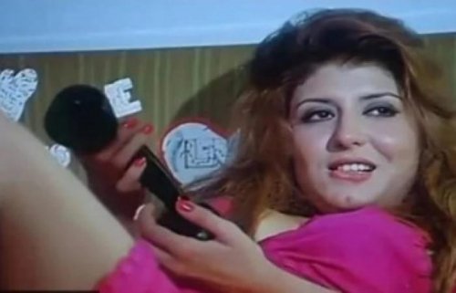 سهير رمزي هذا الفنان الوسيم اشعل نشوتي في مشهد ساخن وجردني من ملابسي كلها .. وأتمنى يكون زوجي الـ13.