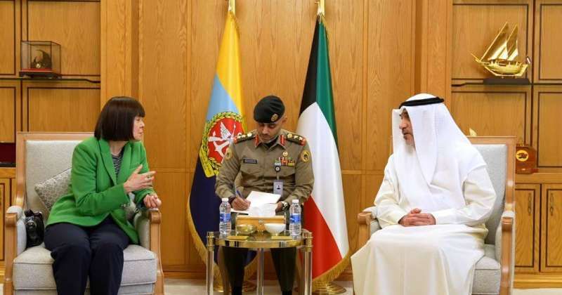 اليوسف يبحث مع السفيرة الأميركية تعزيز التعاون الدفاعي