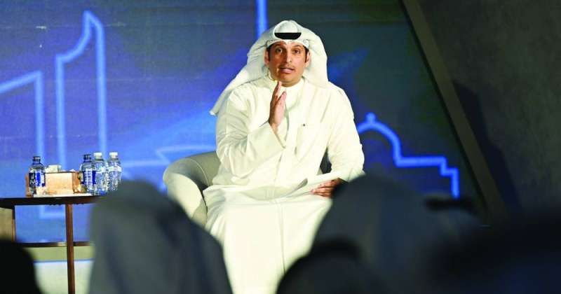 الوزير المطيري خلال مؤتمره الصحافي الأخير الذي تحدث فيه عن استراتيجية «الإعلام»