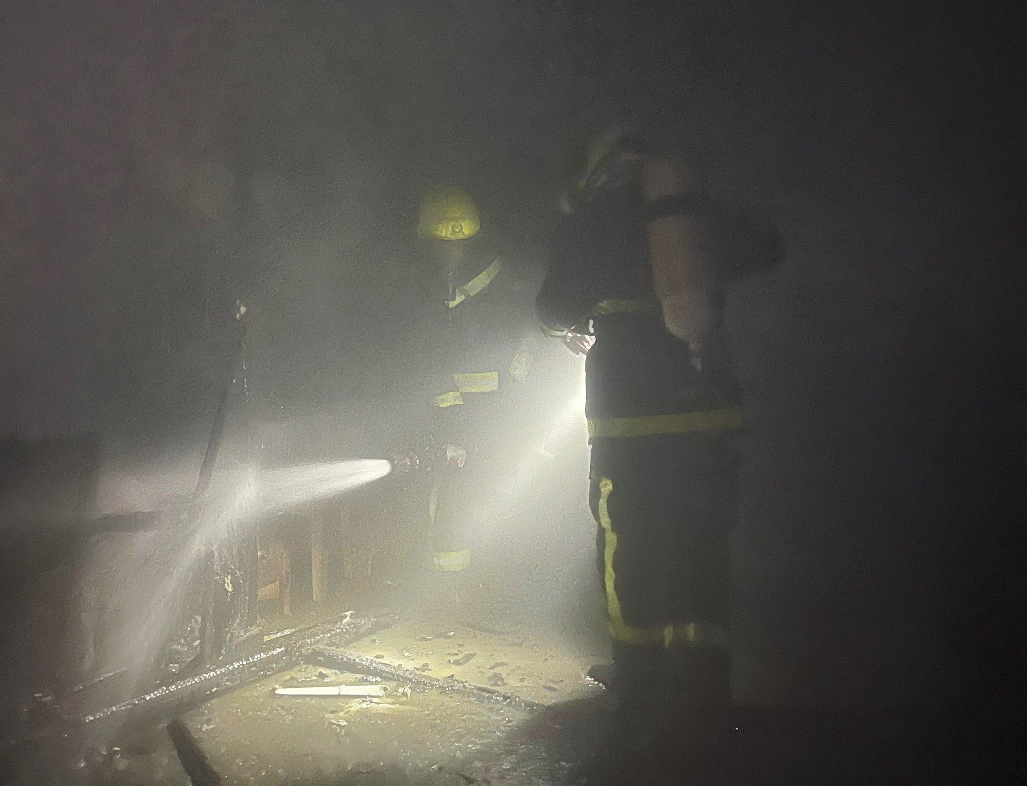 إخماد حريق شب في منزل بشمال الشرقية