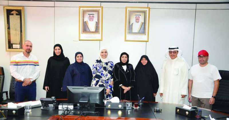 الدلال مع فريق العمل