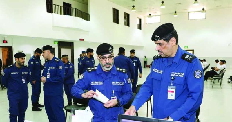 اللواء فهد خلال تفقده سير الاختبارات