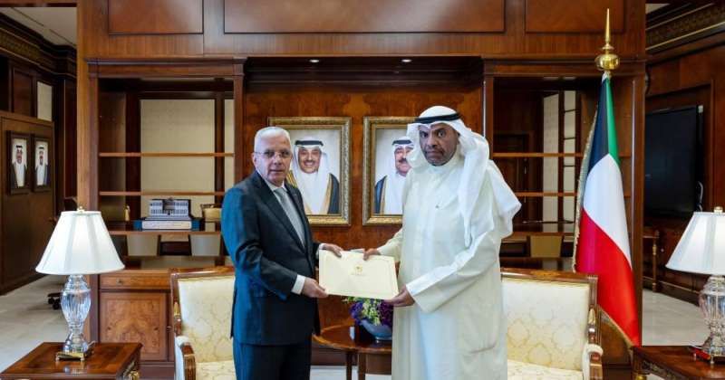 وزير الخارجية يتسلم رسالة خطية من رئيس الوزراء وزير الخارجية الفلسطيني