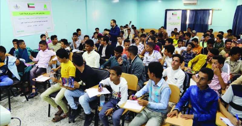 عدد من الطلبة اليمنيين الذين ترعاهم «الهيئة الخيرية الإسلامية»