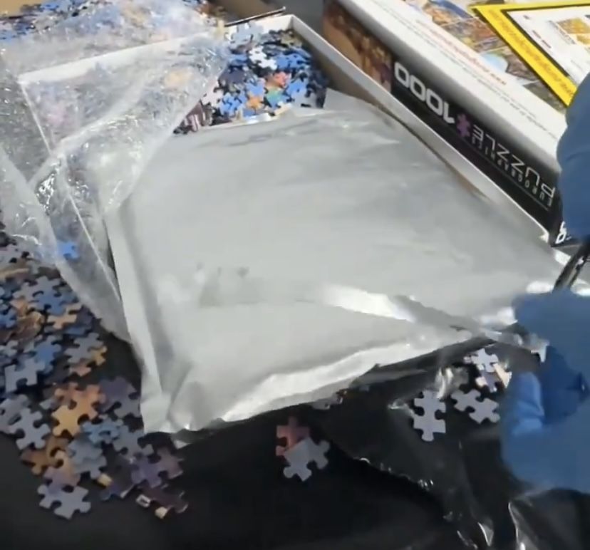 بالفيديو .. إحباط عملية تهريب 1.2 كيلوجراماً من مخدر الماريجوانا