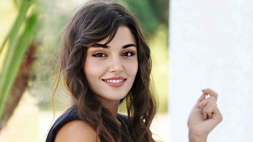 اعتراف ناري.. هاندا أرتشيل: خلعت لباسي الداخلي وعاشرت زميلي معاشرة الأزواج عدة مرات أثناء التصوير