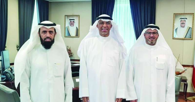 الربيعان خلال استقباله ممثلي نادي الصم