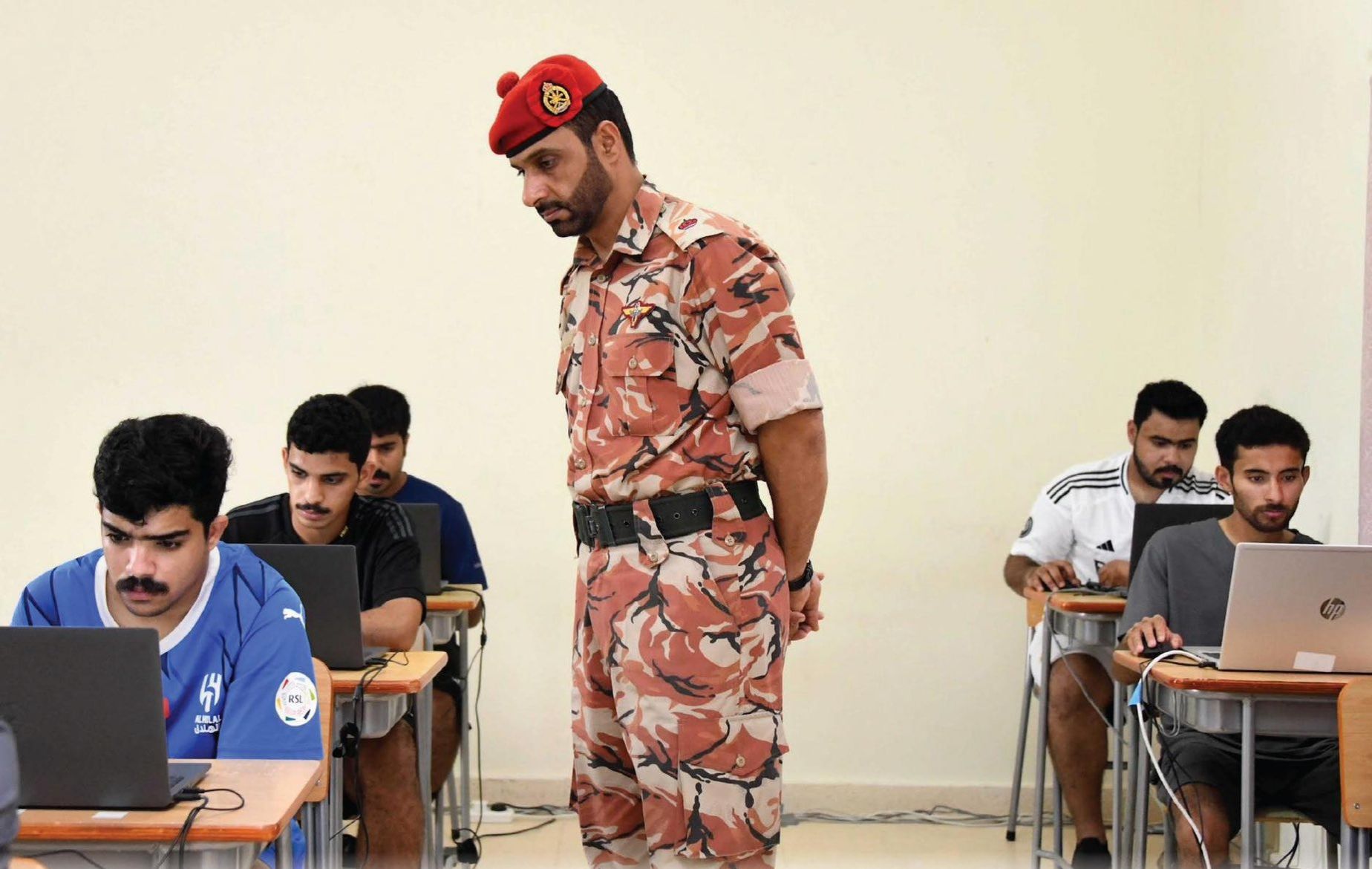 الجيش السلطاني العماني يواصل إجراءات التوظيف للالتحاق بوحداته المختلفة