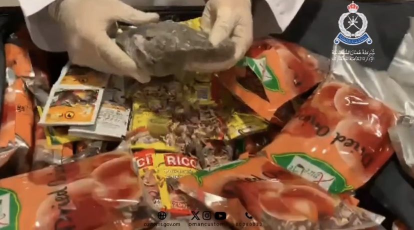بالفيديو .. إحباط عملية تهريب عبر مطار مسقط الدولي