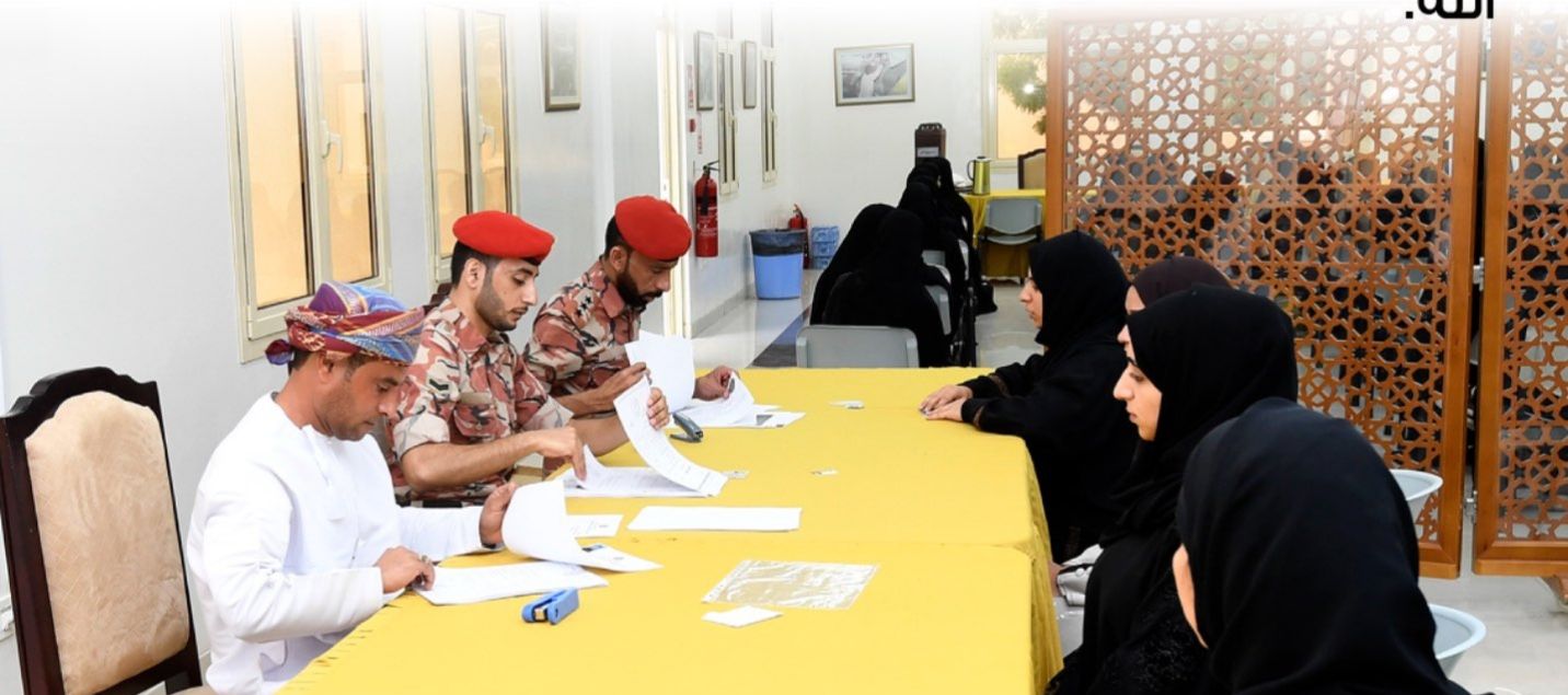 رئاسة أركان قوات السلطان المسلحة تواصل إجراءات التوظيف لعدد من المواطنات