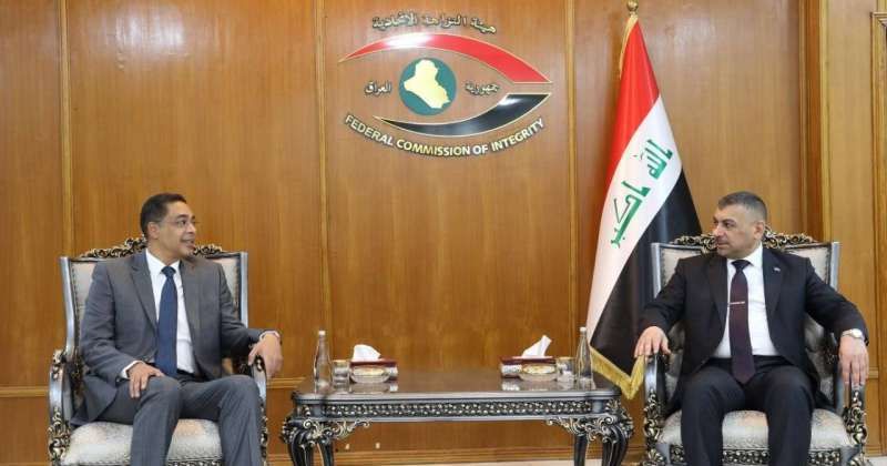 السفير الفرج والقاضي حنون خلال اللقاء (واع)