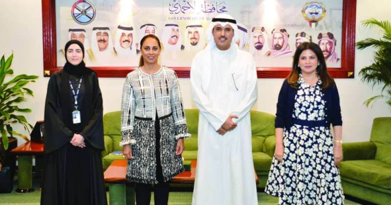 محافظ الأحمدي خلال استقباله قياديات شركة البترول الوطنية الكويتية