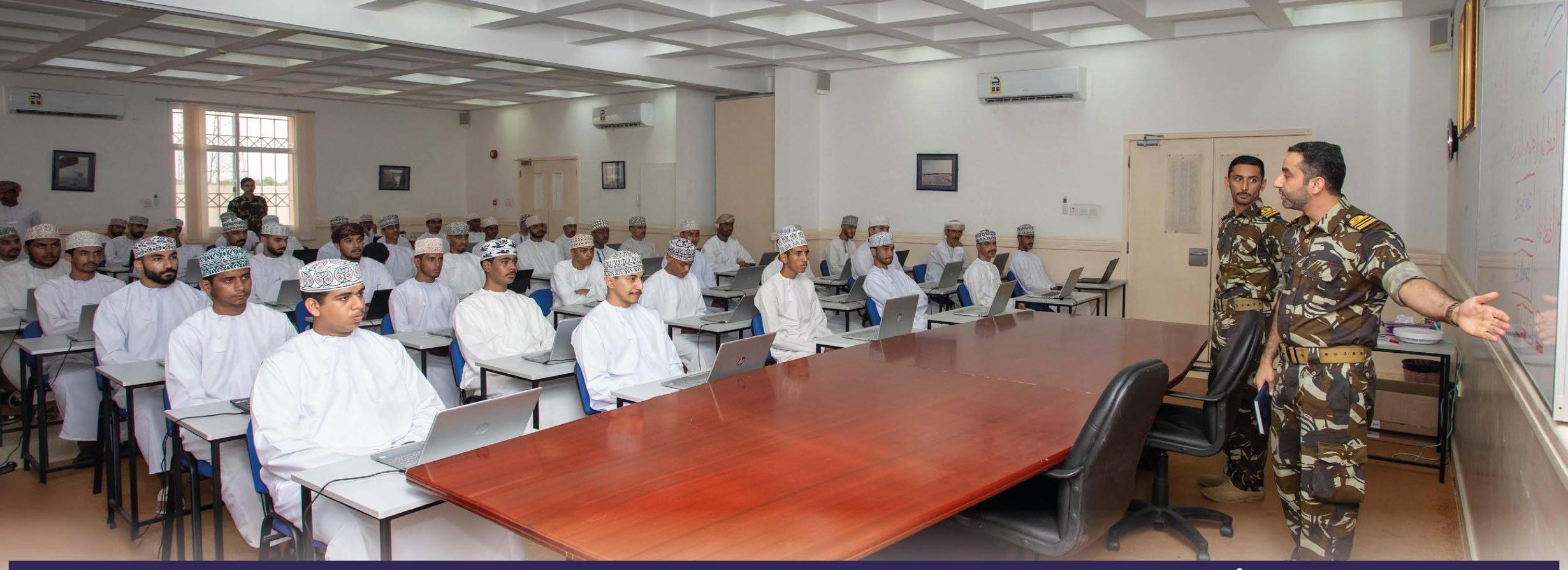 البحرية السلطانية تباشر إجراءات التوظيف لعدد من المواطنين جنوداً مستجدين