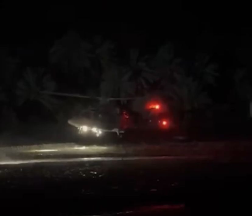 بالفيديو .. إنقاذ شخصين محتجزين بمجرى وادي هني بالرستاق