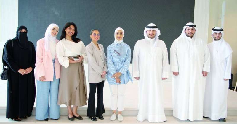 الطلبة المشاركون في الدورة التدريبية في لقطة جماعية