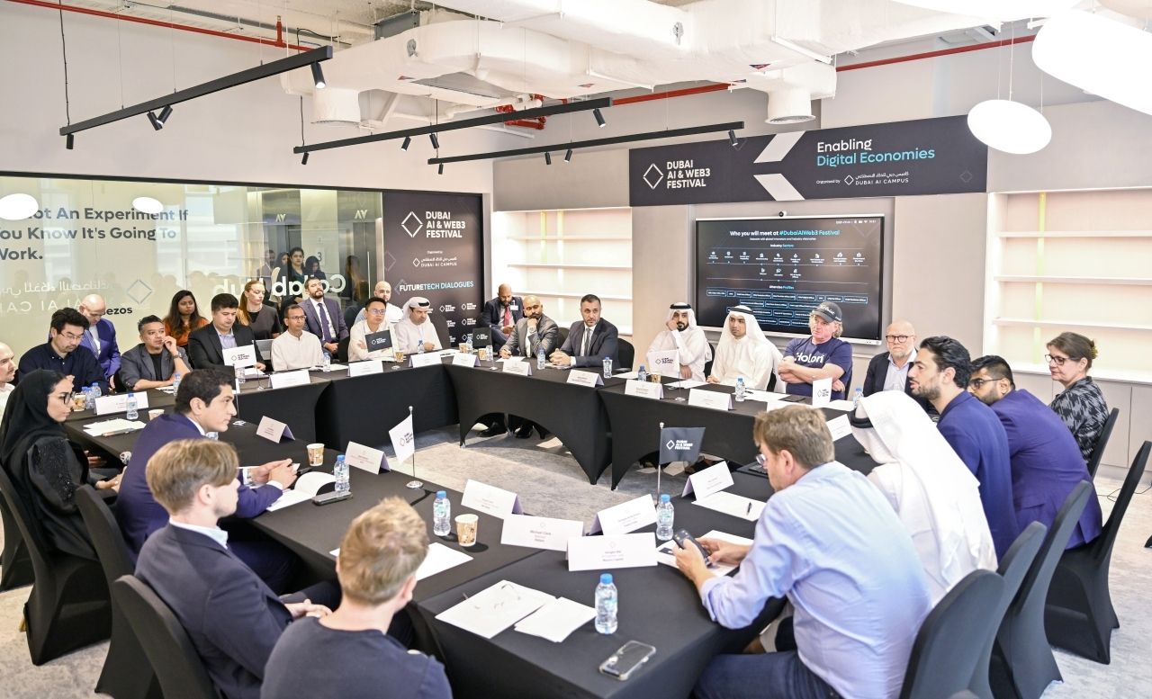 الإمارات ترسّخ قيادتها في الذكاء الاصطناعي واستقطاب رواد الابتكار