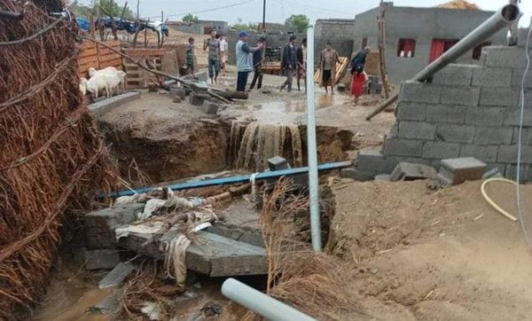 الحكومة تعلن تضرر أكثر من 5.5 ألف أسرة نازحة في مناطق سيطرتها بالحديدة وحجة