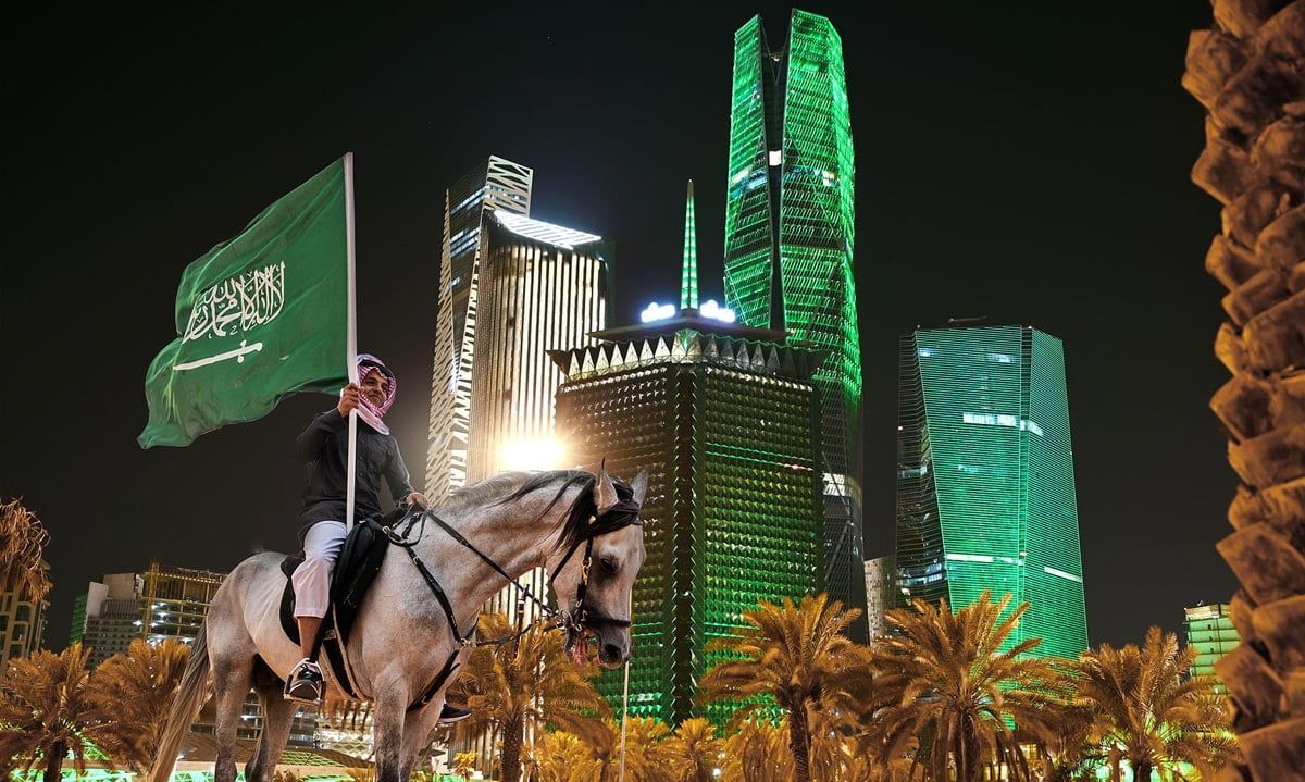 أبناء الجالية السودانية لن يستطيعوا النوم بعد هذا القرار.. السعودية تعلن السماح لهم بالعمل في جميع المناطق بدون كفيل او رسوم تجديد الإقامة