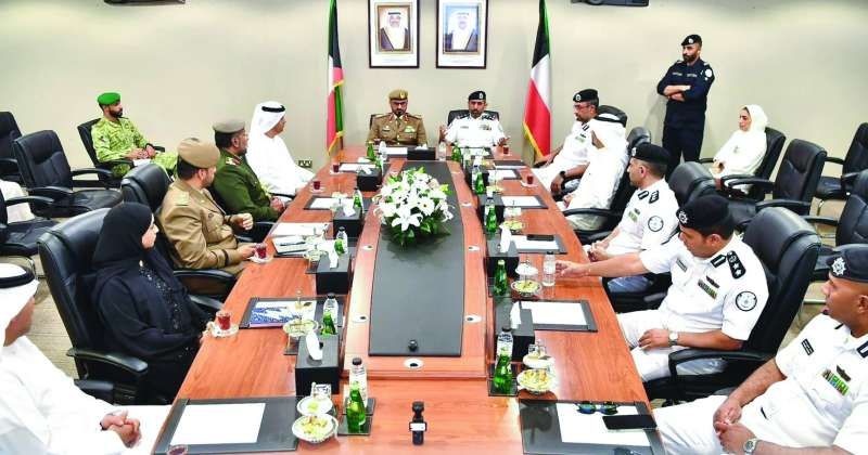 قيادة خفر السواحل خلال اللقاء مع الوفد الإماراتي