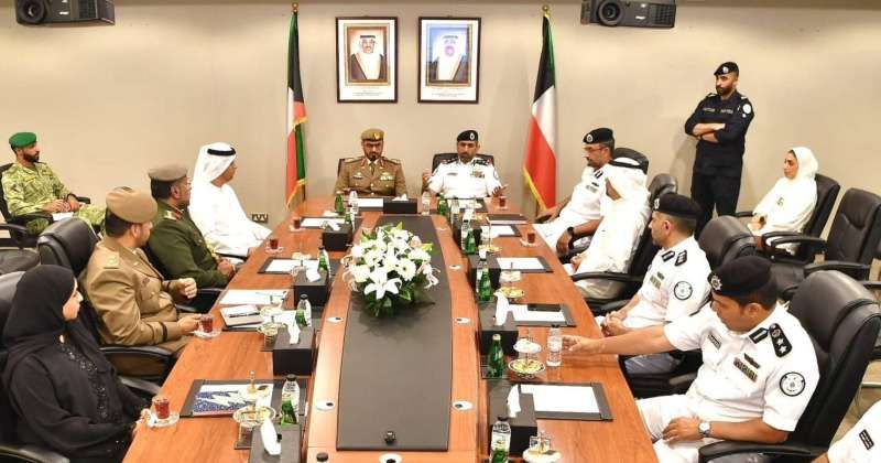 وفد «البحث والإنقاذ» بوزارة الدفاع الإماراتية يزور قاعدة صباح الأحمد لخفر السواحل