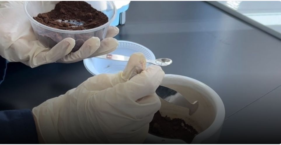 ابتكار علمي عماني لتحويل مخلفات القهوة إلى كربون نشط