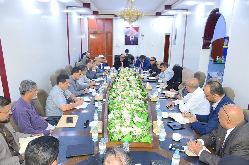 وزير النقل: التجهيزات جارية لتدشين الرحلات الجوية من مطار "عتق" بشبوة