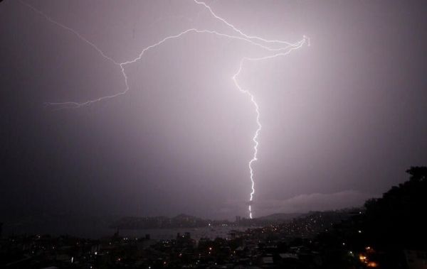 وفاة 11 شخصاً جراء الصواعق الرعدية في عدة محافظات يمنية