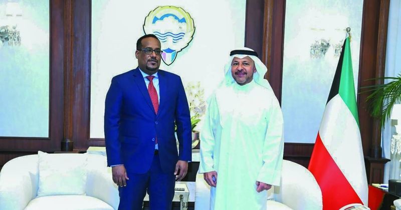 محافظ الفروانية مستقبلا السفير الإثيوبي