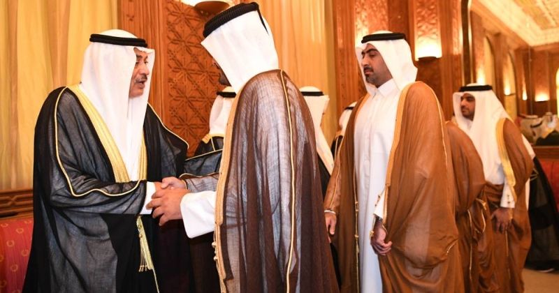 سمو ولي العهد يستقبل ممثل أمير قطر للتعزية بوفاة سمو الشيخ سالم العلي