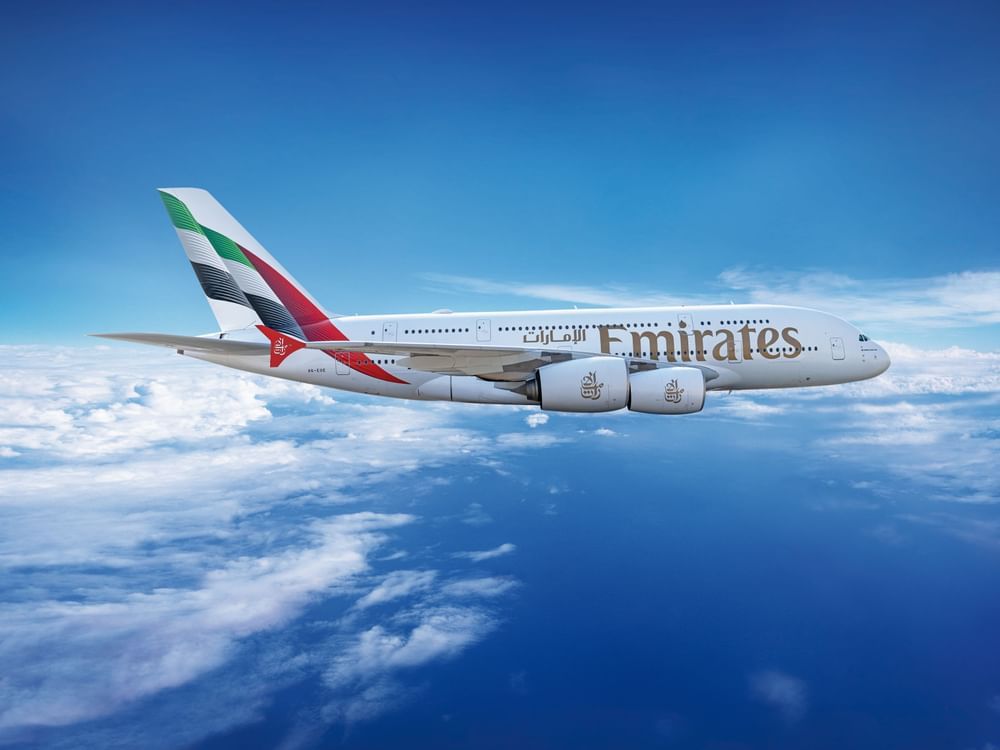 "طيران الإمارات" تشغل طائراتها المحدثة "بوينج 777" إلى زيوريخ والرياض