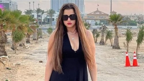 شاهد.. منى فاروق غلبت صافيناز بوصلة رقص بلدي ساخنة بقميص النوم الشفاف